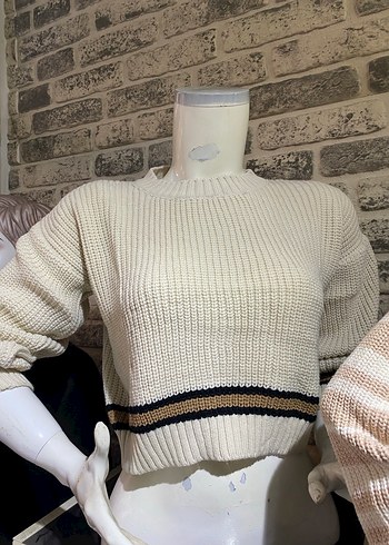 Beyaz Çizgili Kısa Örgü Triko - Görsel 2