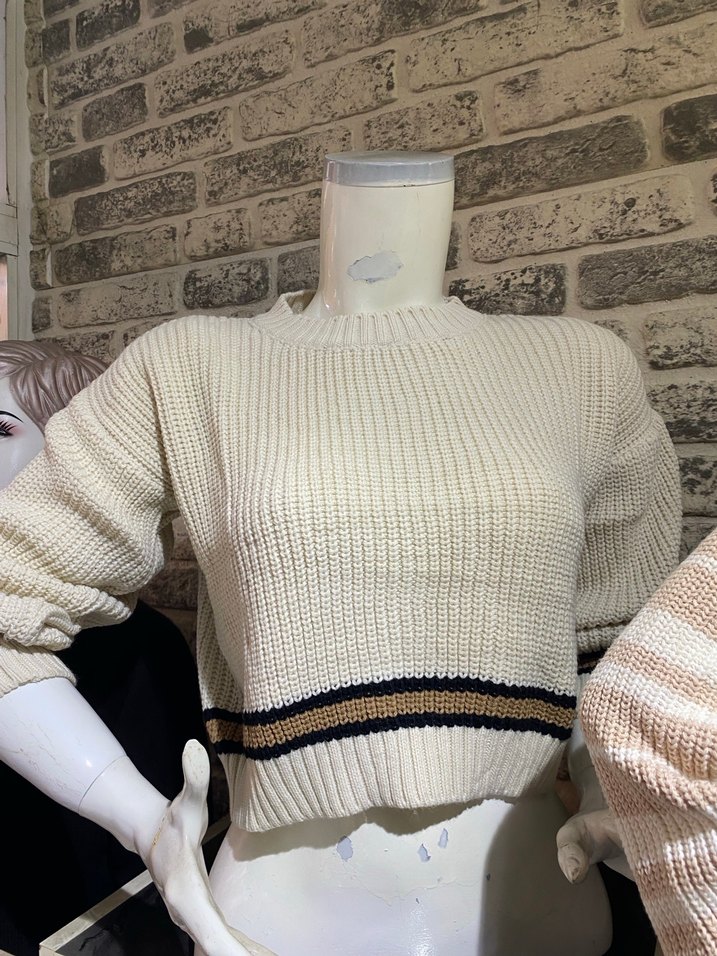 Beyaz Çizgili Kısa Örgü Triko - Görsel 2