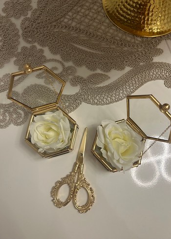 Beden Gold Nişan yüzüklük ve makası