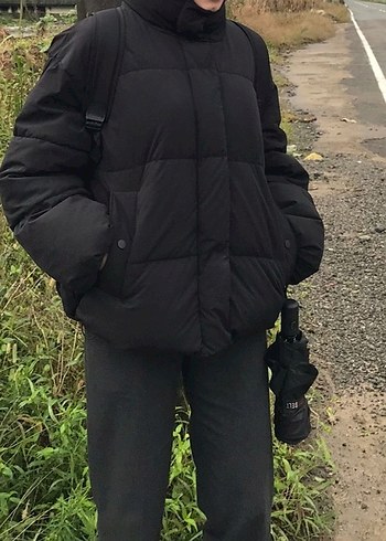 Siyah Midi Puff Mont Yüksek Yaka