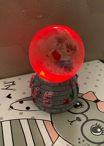 Renkli Kız ve Erkek Figürlü Kar Küresi - Görsel 2