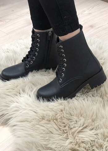 Siyah Deri Bağcıklı Kadın Bot - Görsel 2