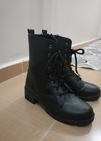 Siyah Deri Bağcıklı Kadın Bot - Görsel 6