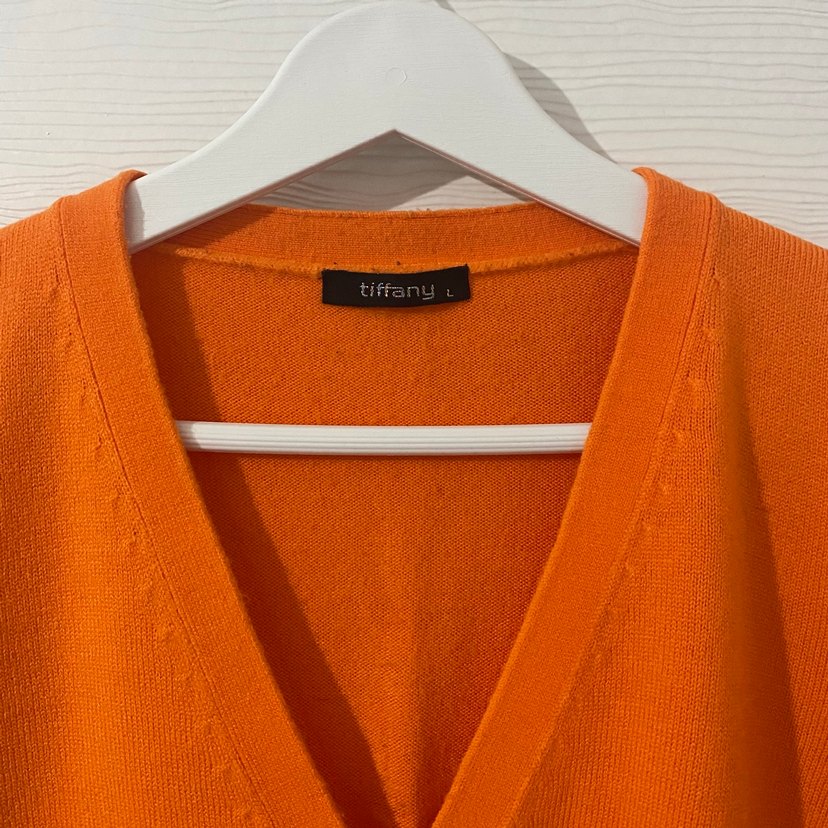 Turuncu Düğmeli V Yaka Kadın Hırka - Görsel 3