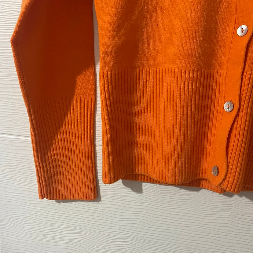 Turuncu Düğmeli V Yaka Kadın Hırka - Görsel 4
