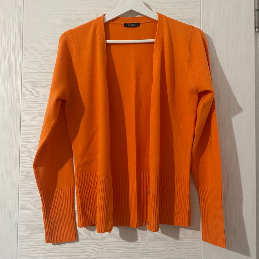 Turuncu Düğmeli V Yaka Kadın Hırka - Görsel 5