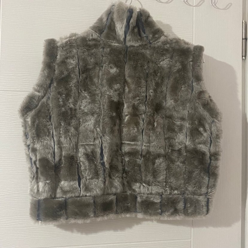 Gri Yüksek Yakalı Suni Kürk Yelek - Görsel 3