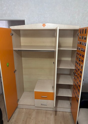 Ikea Parlak Turuncu Çocuk Gardırop