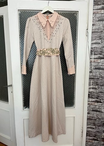Nakışlı Kemerli Bej Uzun Kadın Elbise