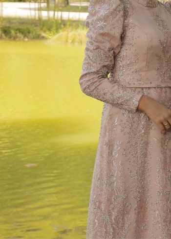 Pembe İşlemeli Uzun Kollu Nişan Elbisesi