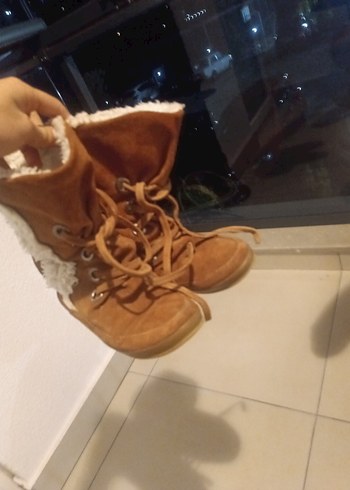 36 Beden kahverengi Renk ÇOK TEMİZ KULLANILMIŞ KADIN KIŞLIK BOT