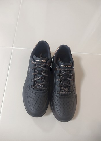 39 Beden Skechers Siyah Kadın Dolgu Topuklu Spor Ayakkabı