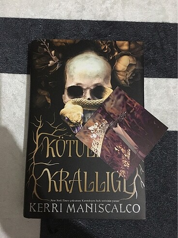 Kötülerin krallığı ciltli