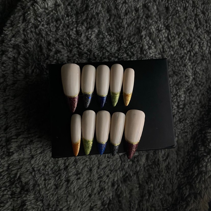 Yıldız Spektrumu French takma tırnak tasarımı - Görsel 2