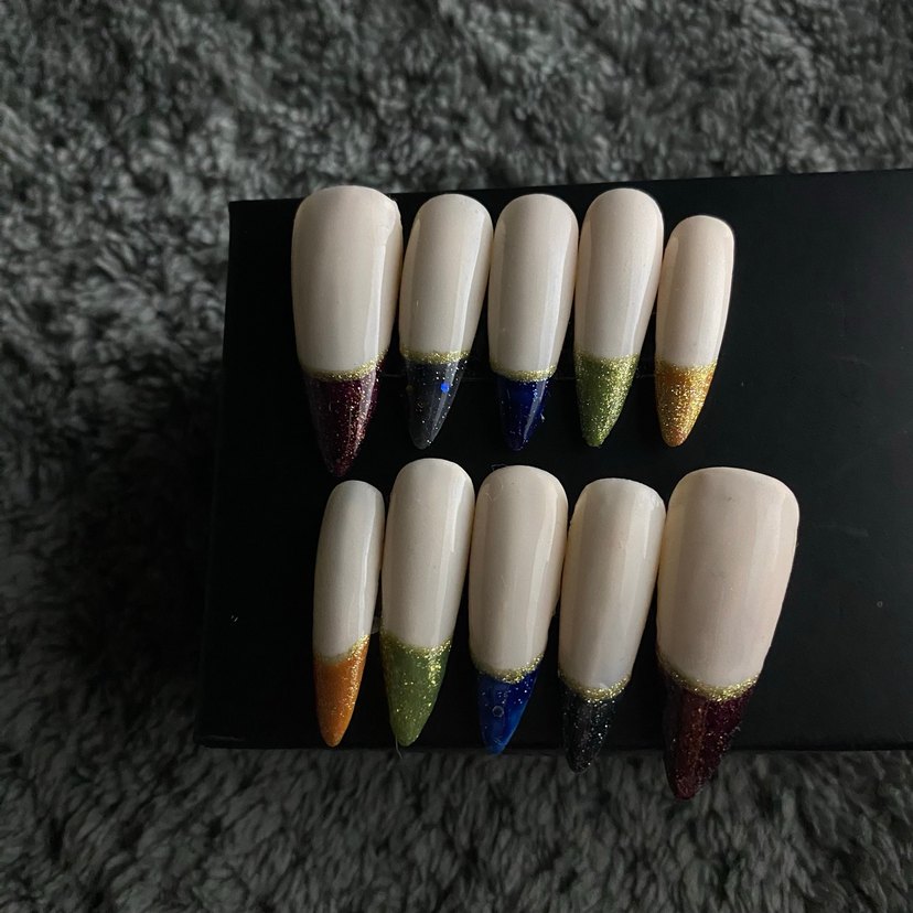 Yıldız Spektrumu French takma tırnak tasarımı - Görsel 3