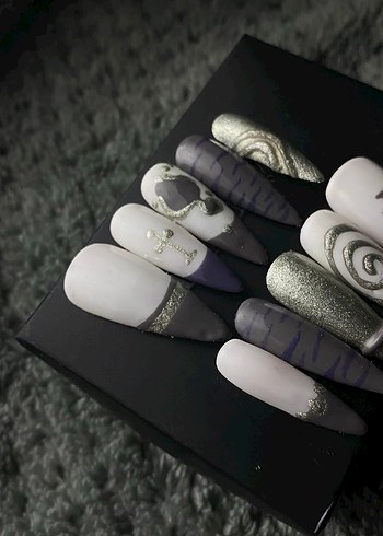 Sisli kehanet takma tırnak tasarımı - Görsel 2