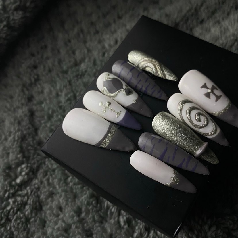 Sisli kehanet takma tırnak tasarımı - Görsel 2