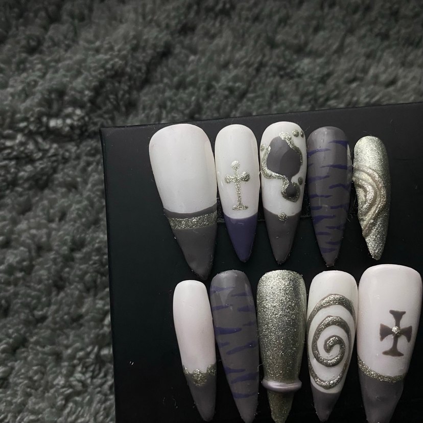 Sisli kehanet takma tırnak tasarımı - Görsel 3