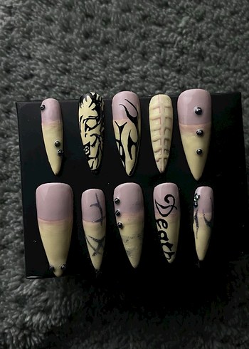 Siyah ve Krem Renkli Uzun Takma tırnak seti - Görsel 4