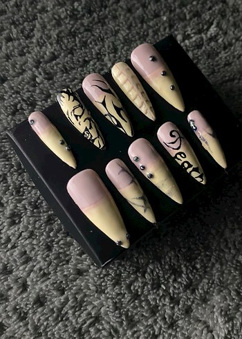 Siyah ve Krem Renkli Uzun Takma tırnak seti - Görsel 3