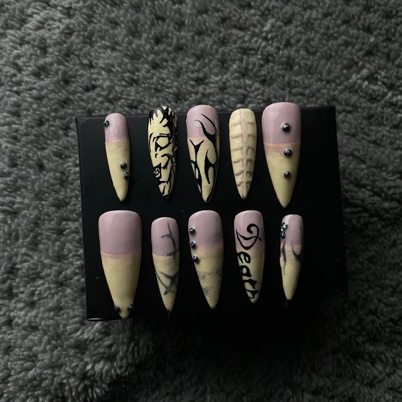 Siyah ve Krem Renkli Uzun Takma tırnak seti - Görsel 4