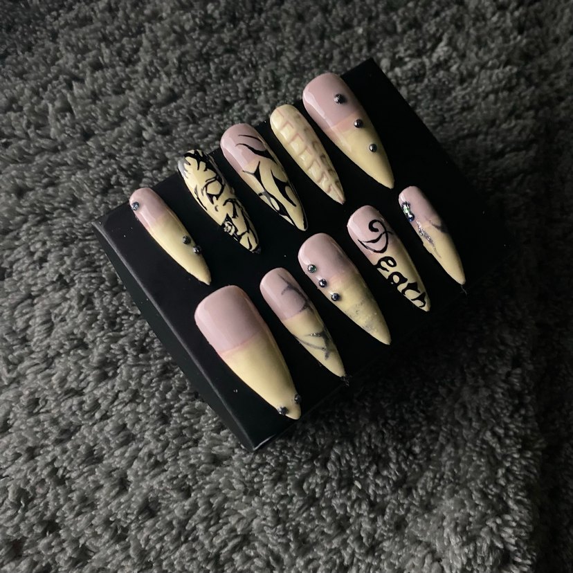 Siyah ve Krem Renkli Uzun Takma tırnak seti - Görsel 3