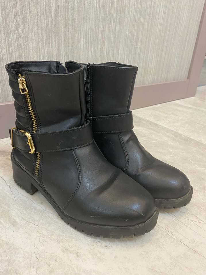 Siyah Deri Tokalı Kadın Bot - Görsel 2