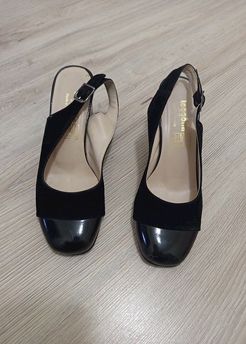 Siyah Tokalı Stiletto Topuklu Kadın Ayakkabı