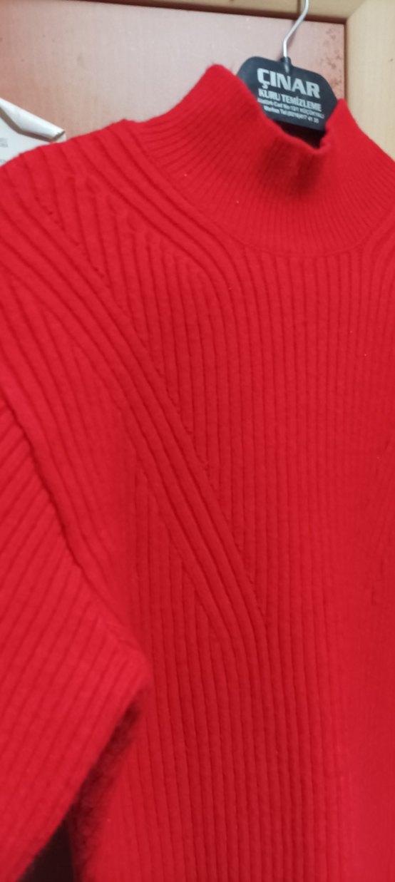 Kırmızı Yüksek Yakalı Örgü Kadın Kazak - Görsel 2