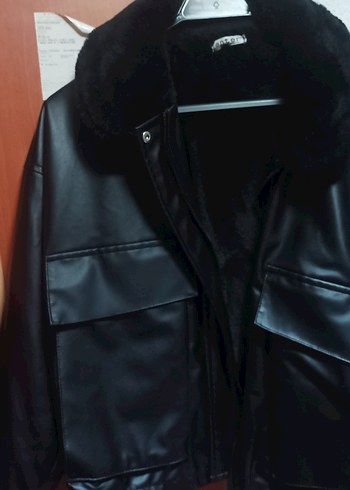 Siyah Mini Deri Ceket, Kürk Detaylı - Görsel 2