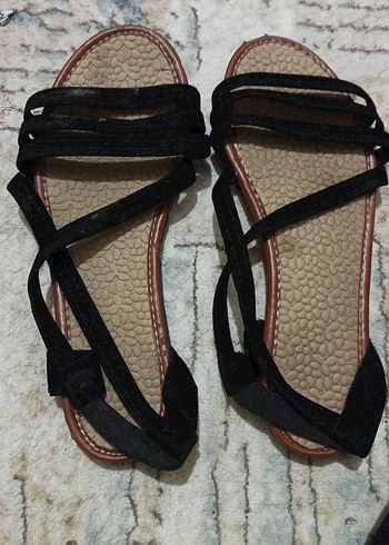 Siyah Dolgu Topuklu Elastik Kadın Sandalet