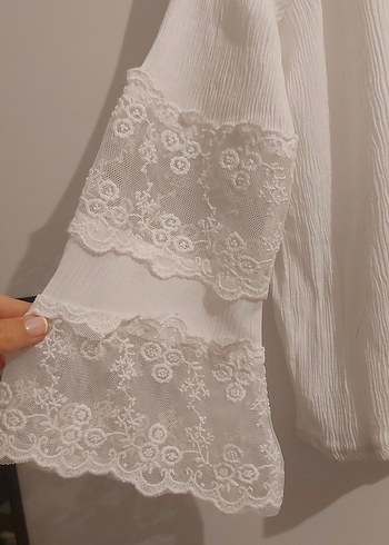 l Beden Dantel Detaylı Beyaz Bluz