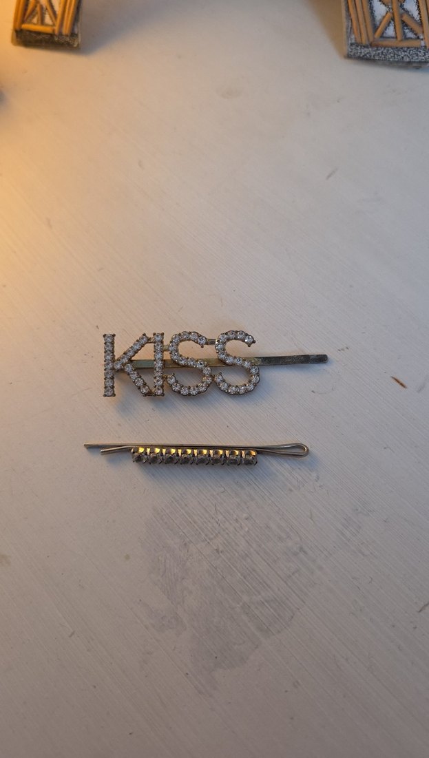 Gri Taşlı KISS Toka Seti - Görsel 2