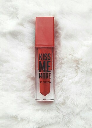KISS ME MORE RUJ