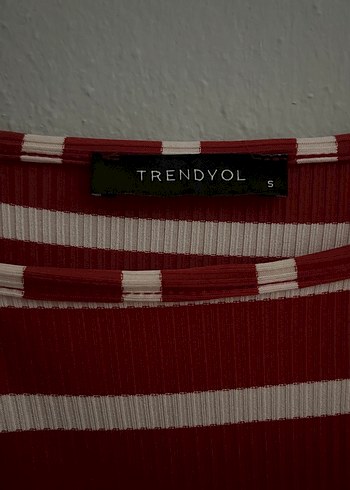Kırmızı Çizgili Pilili Midi Elbise - Görsel 3
