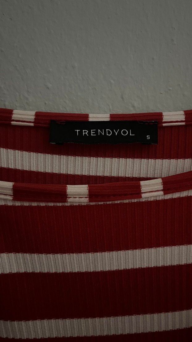 Kırmızı Çizgili Pilili Midi Elbise - Görsel 3