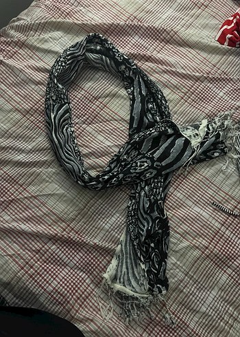 Gri Desenli Fırfırlı Bohem Kadın Fuları - Görsel 3