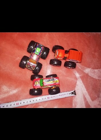 3 adet canavar kamyon