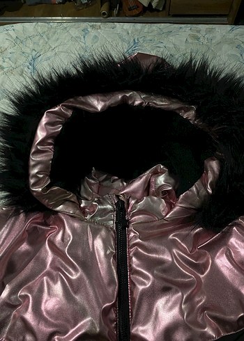 Kürklü Kapüşonlu Uzun Siyah-Pembe Kaban - Görsel 5