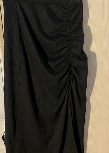 Drapeli Siyah Uzun yırtmaçlı Kadın Etek