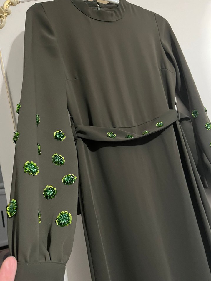 Yeşil Nakışlı Uzun Kollu Uzun Elbise - Görsel 2