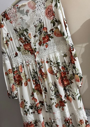 Çiçek Desenli Dantel Detaylı Uzun Bohem Elbise - Görsel 3