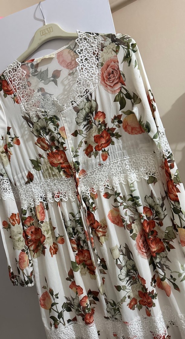 Çiçek Desenli Dantel Detaylı Uzun Bohem Elbise - Görsel 2