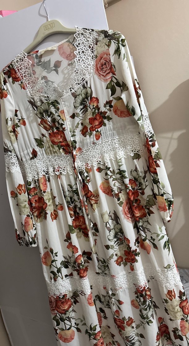 Çiçek Desenli Dantel Detaylı Uzun Bohem Elbise - Görsel 3