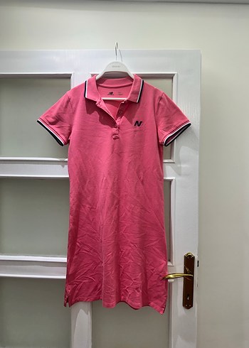 New Balance Pembe Kisa Kollu Polo Yaka Midi Elbise