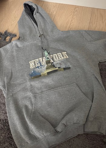 Gri Kapüşonlu New York Baskılı Sweatshirt