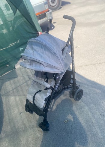 Gri Bebek Arabası Hafif ve Katlanabilir chicco markası