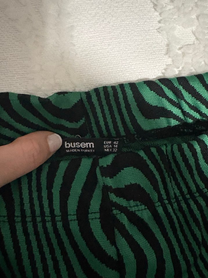 Busem marka 42/ XL beden Yeşil zebra İspanyol paça pantalon - Görsel 2