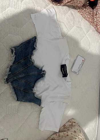xs Beden Jean Detaylı Beyaz Crop Top