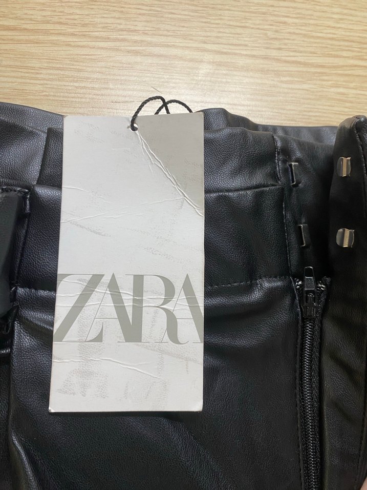 Kışlık Kadın Siyah Deri Kemerli Mini Şort - Görsel 3